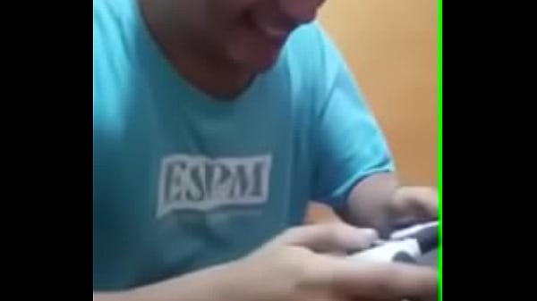 Felicidade de um_gordo ao_ganhar_ps4 grande e gostoso