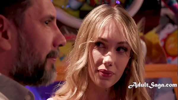 Stepdad and stepdaughter seize their alone time at the arcade 