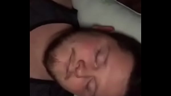 Gordo levando pica no cu 