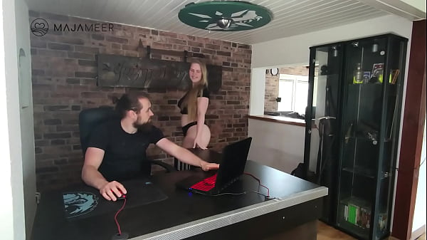 Play MP4 - S&uuml;&szlig;es molliges M&auml;dchen Maja braucht dringend Sex