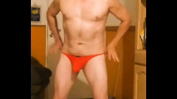 Bailesensualiniciando en tanga y terminandodesnudoy eyaculando