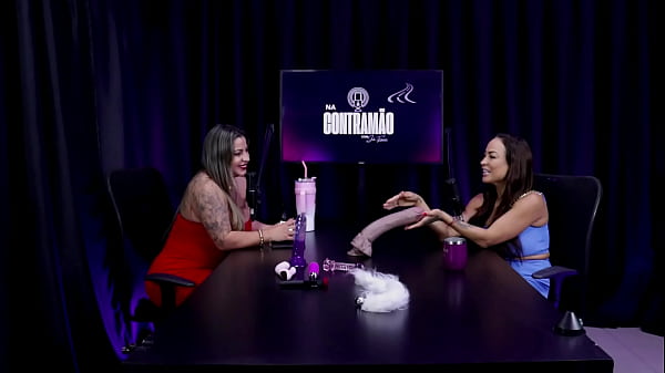 Loira tem a buceta usada com vibrador ap&oacute;s a convidada dizer que a mulher que manda na casa de swing e dizer como goza mais f&aacute;cil belinha baracho watch sheer red 