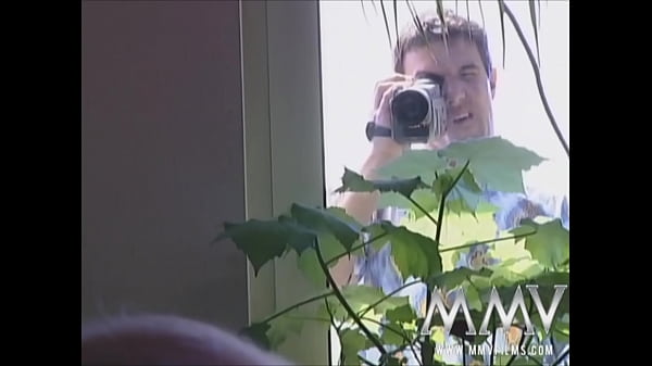 Play MP4 - Kinky hoe licking sperm from the boots