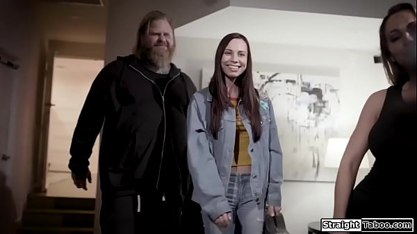 Musician_agrees to 3some_to get famous