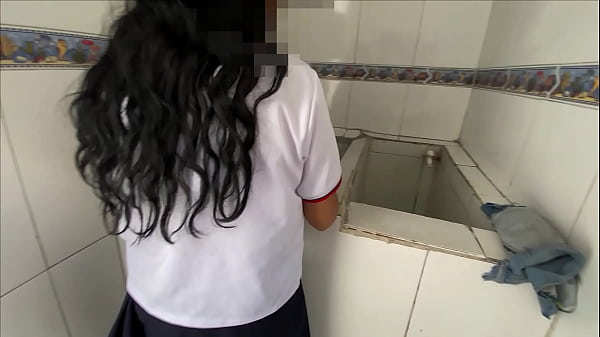 Nonton Que Ricas Nalguitas Tiene Mi Hijastra Con Su Uniforme Escolar thumbnail