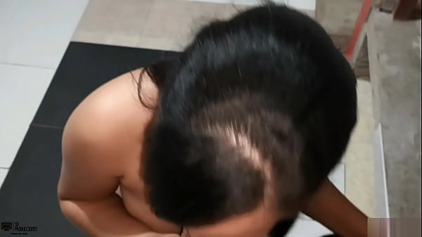 La Puta De Mi Hijastra Me Da Una Gran Mamada A Cambio De Salir A Una Fiesta thumbnail