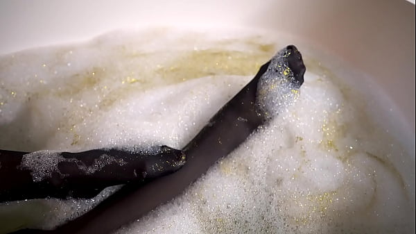 Nonton Submerged Obedience thumbnail