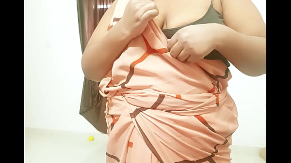 desi_girl showing boobs to stepdad