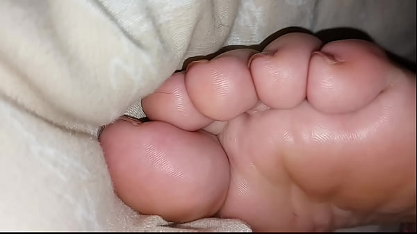 Girlfriends bed time feet