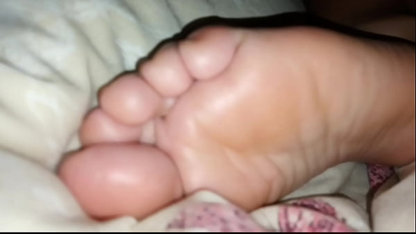 Girlfriends bed time feet