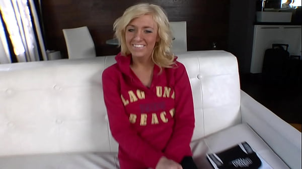 Nonton The Skinny Hottie Had To Prove Her Legal Age Before She Jumped On The Cock And Then Got Some Man Milk In Her Mouth thumbnail