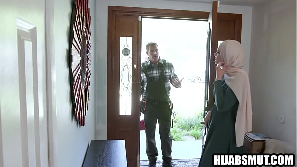 Muslim virgin gets a sex_lesson from american plumber
