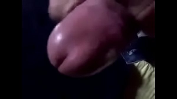 Batendo punheta e gozando jatos de porra 