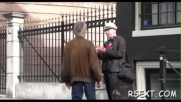 Hot darkhooker_sucks a_white large poleand gets lickedhard