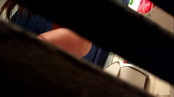 Espiada en el ba&ntilde_o