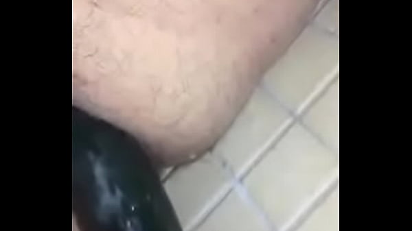 Me meto un Pepino por mi culo.