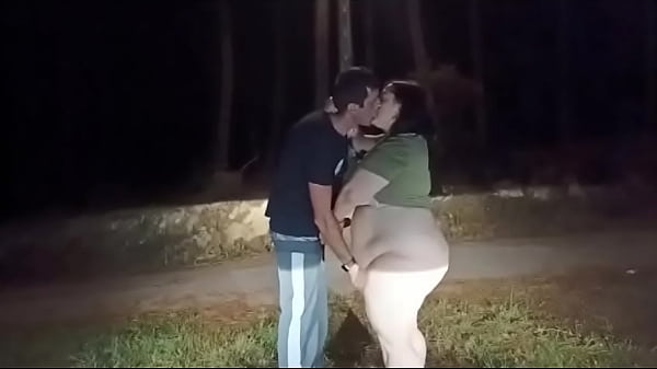 Play MP4 - Lo oblig&oacute; a bajarse del coche para que me folle como a una perra en medio de la carretera y me quedo con su leche en mi cara