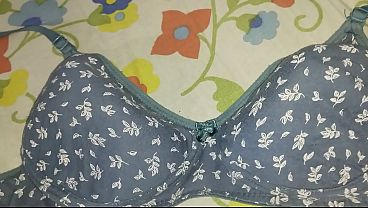 Nonton Desi Bhavi Used Hot Bra thumbnail