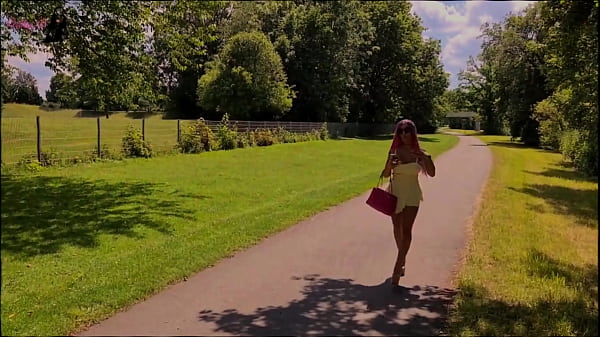 The sweet girl has sex before going to a photoshoot 