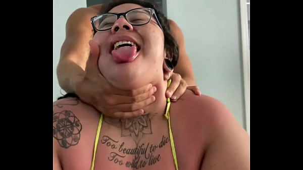 Crystal Blue Is So Nice To Eat Spookyfatbrat's Pussy While She Gets Fucked thumbnail