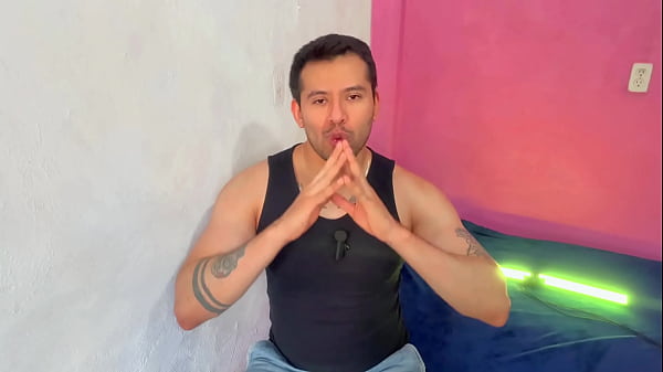 hetero vergon dotado y hetero casado cogen en un ba&ntilde;o publico 