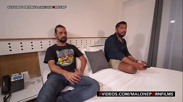 Mi_Compañero de cuarto y su Amigo_me Follaron DuroPaola Stone