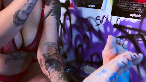 Dripping hot candle wax on my soles and toes 