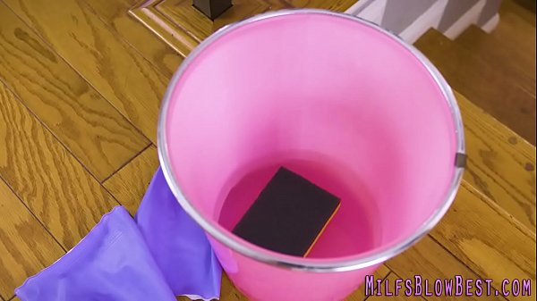 Cougar_slut sucks cock andgives handjob