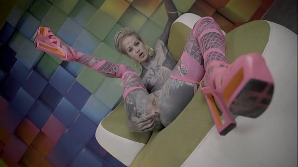 Tattooed teen taking her time opening up for anal play 