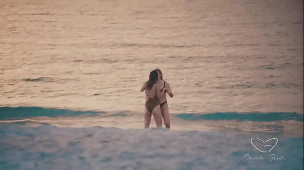 Play MP4 - Lesbians Charlie Forde & Olive Gee Make Out&excl;