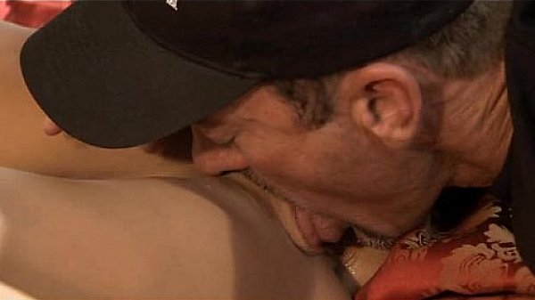 Nonton Holly Sampson thumbnail