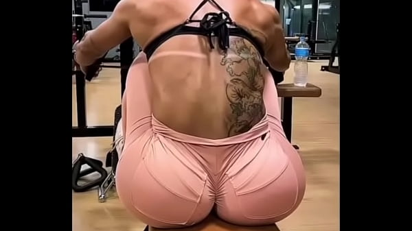 Nonton Huge Booty Celebrity Works Out thumbnail