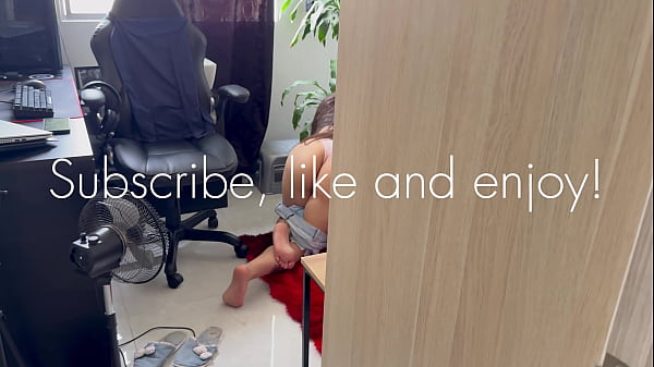 Nonton La Jardinera Se Meti&oacute; A Mi Estudio Para &ldquo;tratar Mi Planta&rdquo; Pero Mostrando Su Culo, Le Hice Esto&hellip; thumbnail