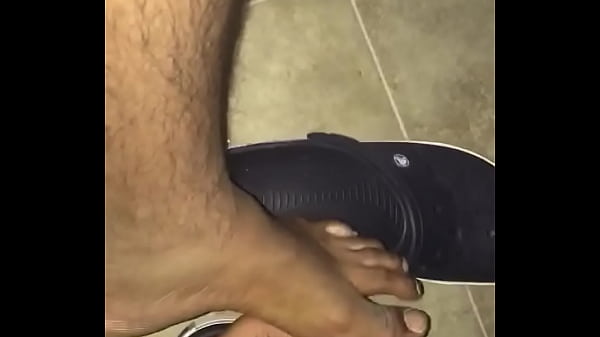 Feetvolcano : Fun With Crocs