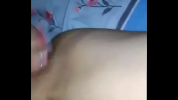 novinha magrinha cheia de tesao se exibindo d.