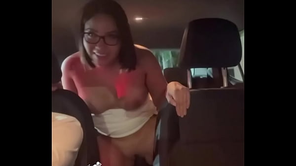 Play MP4 - Japonesa Casada Sendo Arrombada por Neg&atilde;o dotado no carro enquanto o noivo Corninho dirige e assiste tudo - Lina Nakamura - COMPLETO -  John Coffee - Asi&aacute;tica Safada