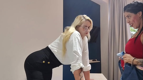 Play MP4 - Professora da castigo&comma; para aluna rebelde se -e taradinha colocando a caneta no seu cuzinho a submissa adorou &lpar; veja no fechado&rpar;