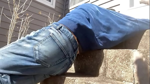 Play MP4 - stretching in jeans and sweatshirt down cement steps