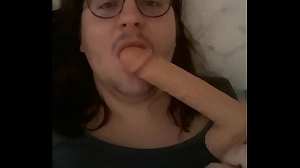 Play MP4 - Bear deepthroat with his dildo