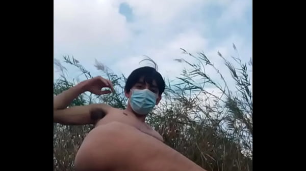 Play MP4 - mexicano exhibicionista se va de paseo al rio