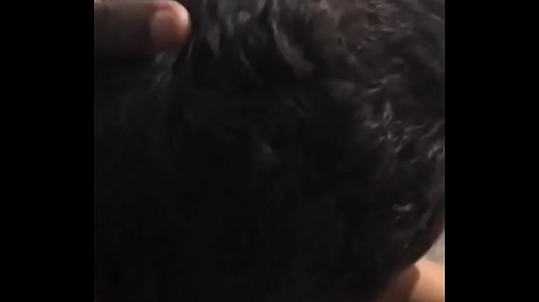 Meu novo vizinho ficou louco no meu boquete e ainda me deu leite na boca. 