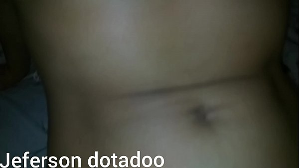 Play MP4 - Morena safadinha batendo  punheta  com o pezinho