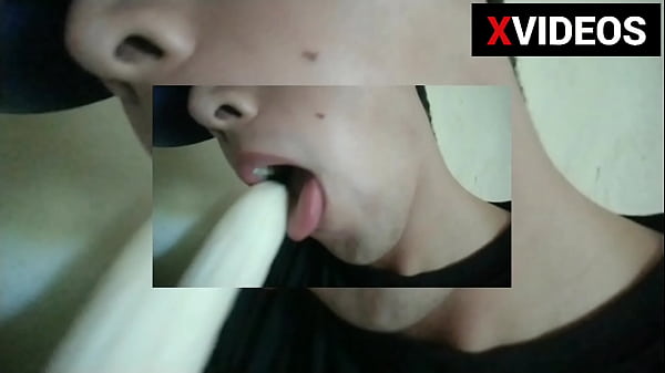 Play MP4 - Mira mi amor  as&iacute;  como  a esta banana te voy a chupar la polla con mecos