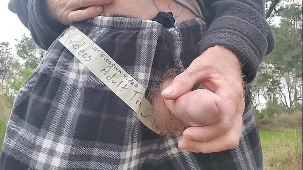 Jerking suntoucher outdoors 