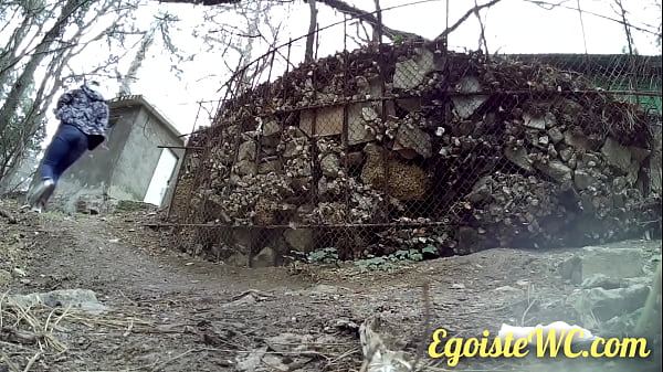 Play MP4 - NEW&excl; The beauty wanted to pee unnoticed in the bushes&comma; but we filmed her&excl; Exclusive&excl;