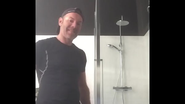 Play MP4 - bulging after gym pimdutch