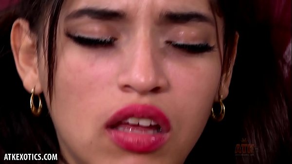 Play MP4 - Tasty Gabriela Lopez masturbates solo