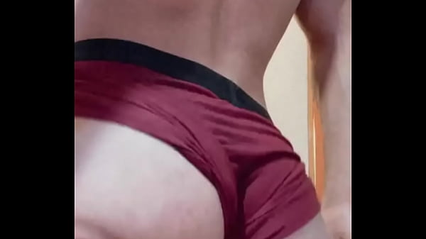 Rebotando mis nalgas de twink 