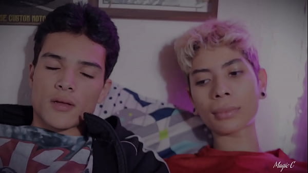 Andres Zp Y Yo Chupando Y Jalando Nuestras Vergas Grandes Hasta Que Ambos Soltamos Unos Ricos Chorros De Leche Sobre Su Linda Y Joven Cara - Magic C thumbnail