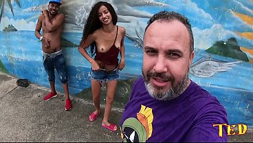 Chegamos em Mongagu&aacute_ - SP e a novinha fez a putaria na praia com a galera - Manoella Fernandes - Jhonny Gab - Joao O Safado